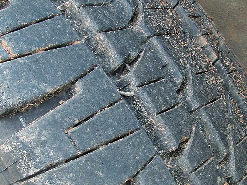 Identifying a puncture in a tire