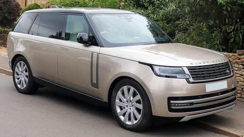 Photo of a bronze-colored 2022 Land Rover Range Rover SE P440e parked on the street